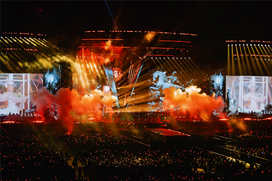 舞美再升级，解锁全新LOOK！leyu.乐鱼LED透明屏点燃张韶涵上海演唱会